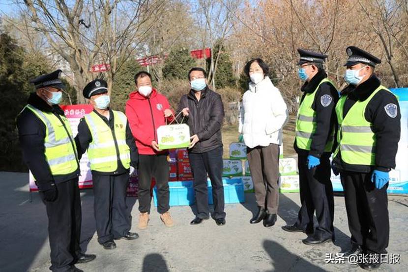 国际十大娱乐正规网址：一退休职工献爱心慰问疫情防控人员
